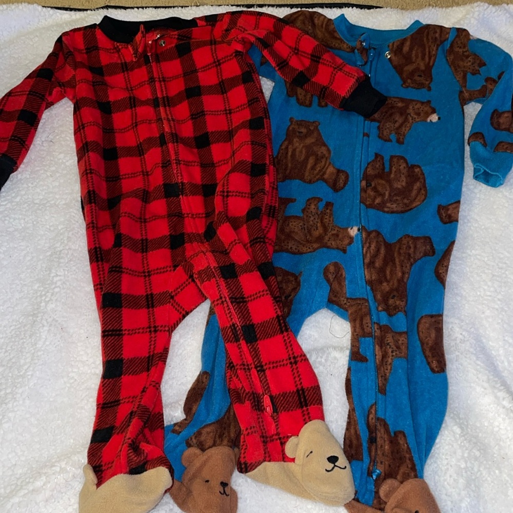 EUC 9 month bundle of 2 fleece pjs from Carter’s
